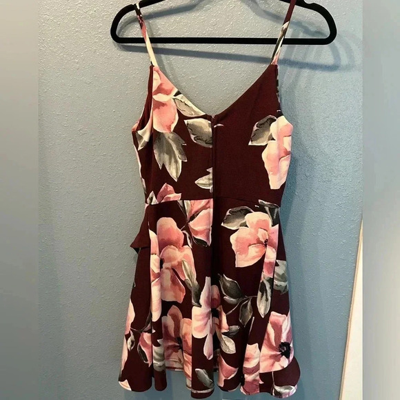 SPEECHLESS DRESS - Picture 3 of 5